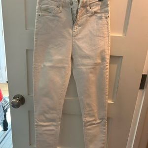 White skinny jeans with raw hem. Size 26 in excellent condition.